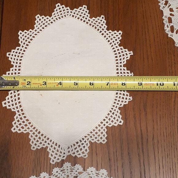 5 pc bundle plus bonus white vintage crocheted/tatted linen & cotton doilys - Picture 4 of 15